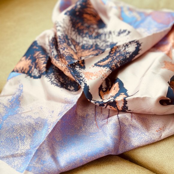 🌟 Brand-New Designer Silk Scarf - Cat Face 🐱 - Picture 2 of 2